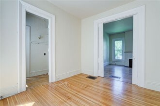 Building Photo - 14 Vick Park A