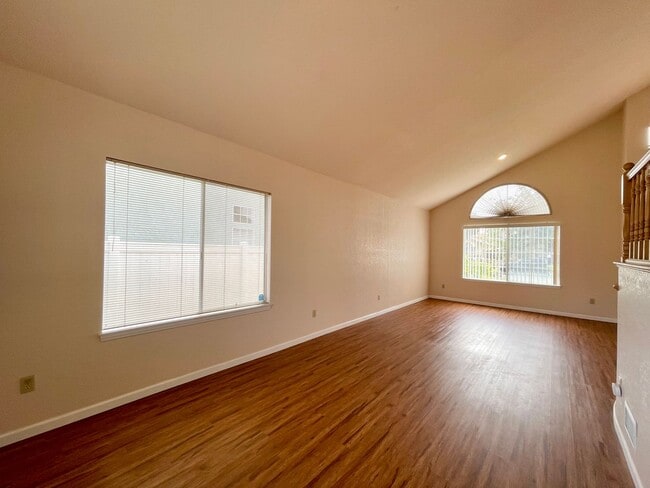 Building Photo - 1951 Devonshire Dr