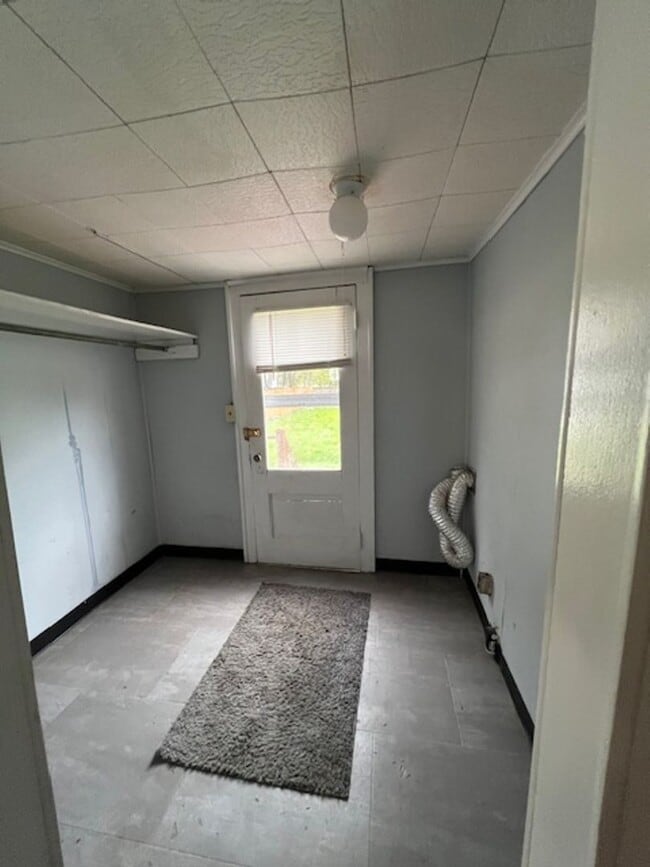 Building Photo - Three Bedroom Single Family House In Olean...