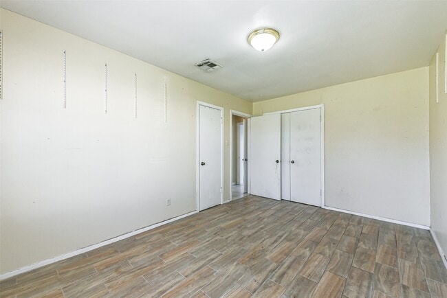 Building Photo - 4710 Wedgewood Dr
