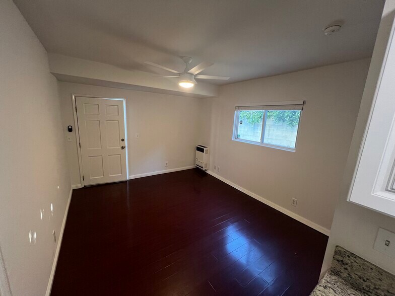 Building Photo - 2569 S Sepulveda Blvd