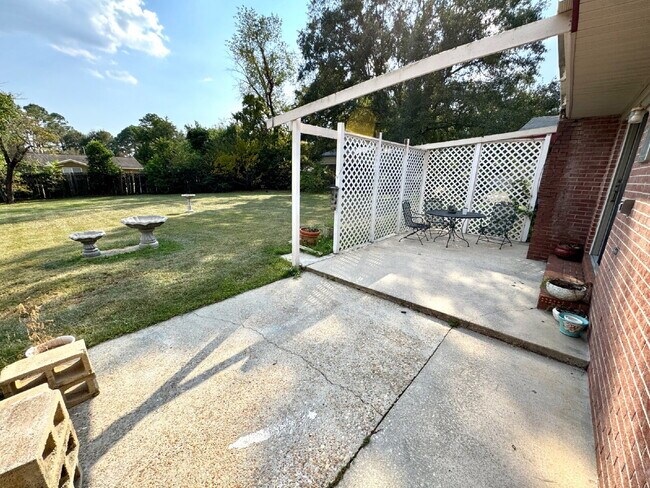 Building Photo - 3207 Cromwell Dr