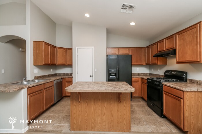 Building Photo - 45671 W Rainbow Dr