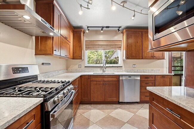 Building Photo - $2,740.95, 4 Beds - 3 Bath, Single Family Home in Denver with Washer and Dryer!