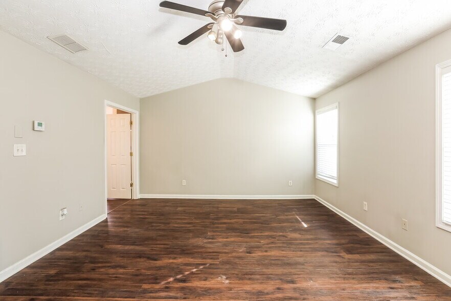 Building Photo - 229 Winthrop Ln