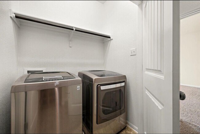 Building Photo - 7220 Wyoming Springs Dr