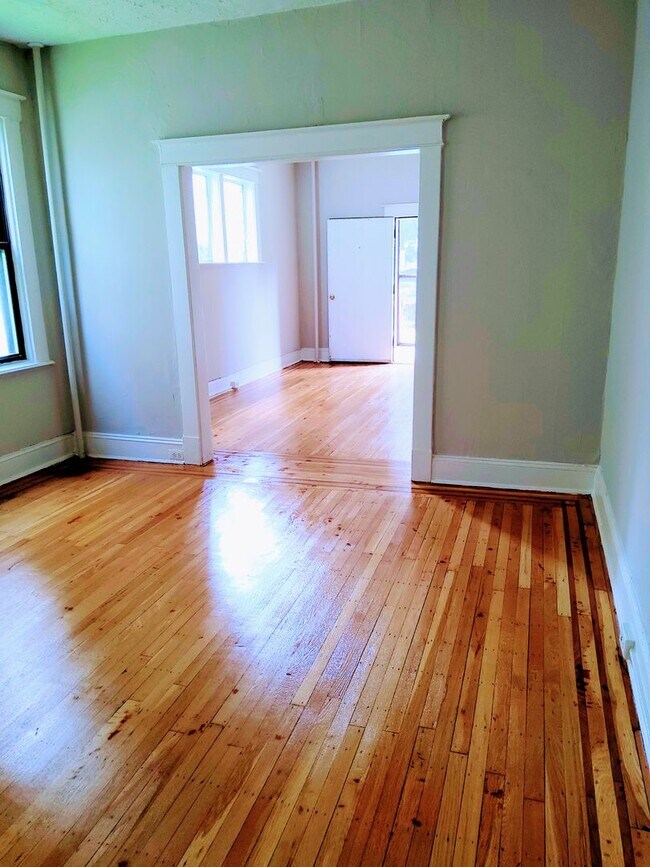 Building Photo - 2111 Park Ave