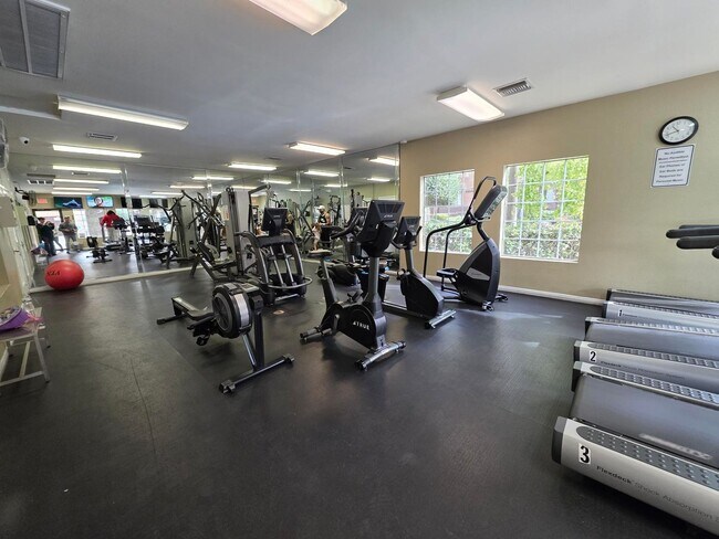 Building Photo - Immaculate Guard-Gated First-Floor Condo!