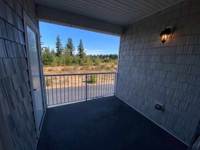 Building Photo - DuPont 2 Bedroom Town Home