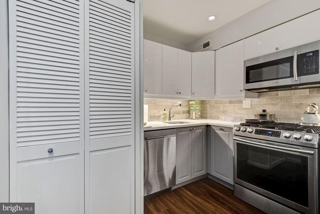 Building Photo - 160 G St SW