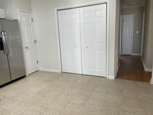 Laundry (w&d included) - 30 Bailess Ct
