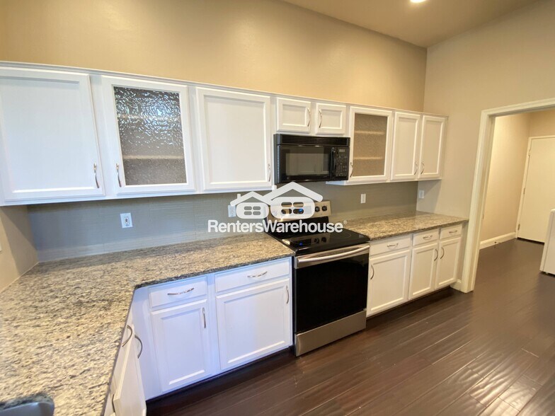 Building Photo - 16420 N Thompson Peak Pkwy