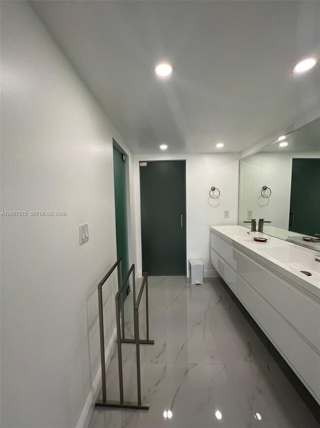 Building Photo - 155 Ocean Ln Dr