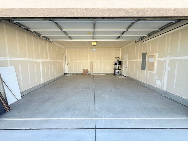 Building Photo - 10370 Bayson Wy