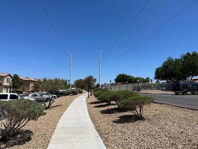 Building Photo - Silverado Ranch 3 bedroom