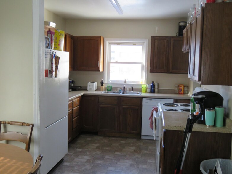 kitchen - 720 3rd St N