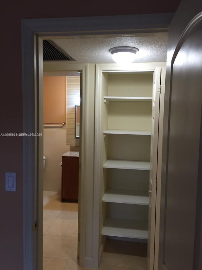 Building Photo - 9301 SW 92nd Ave