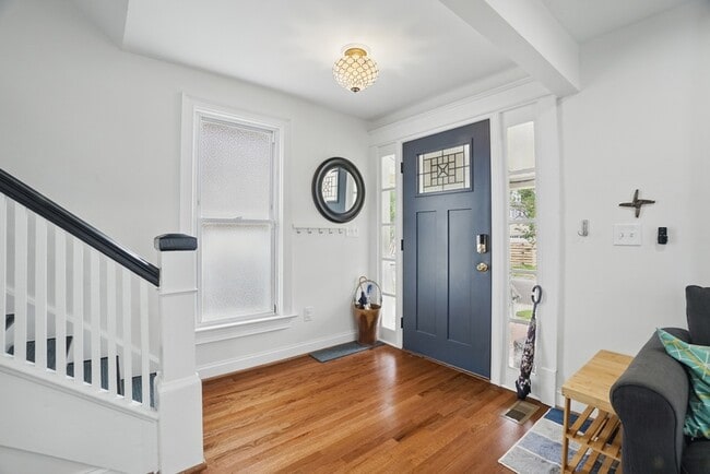 Building Photo - 535 37th St