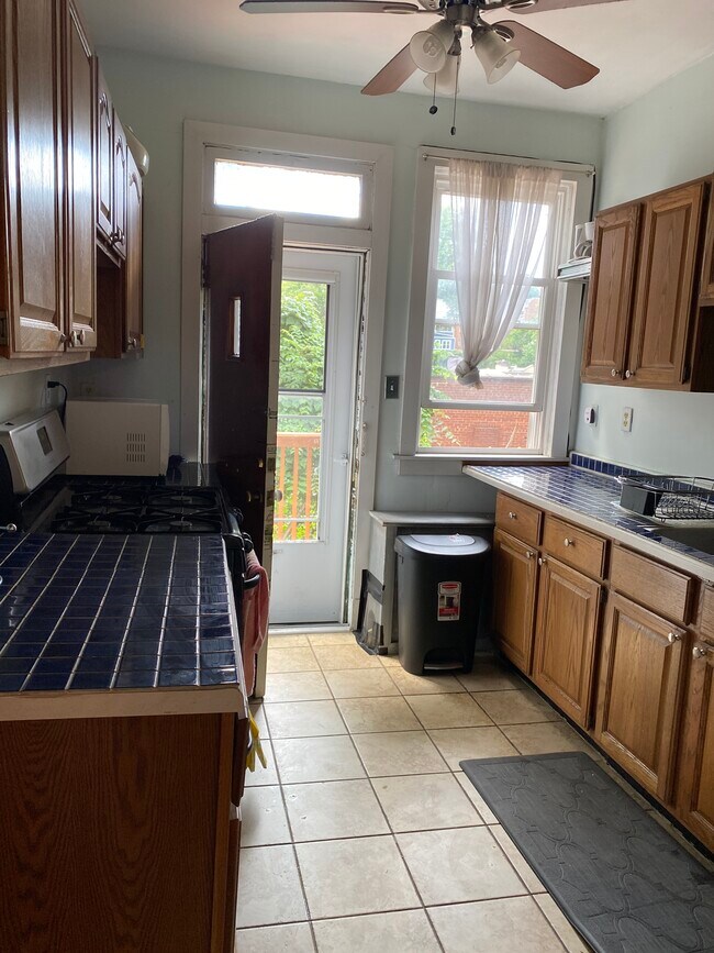 Building Photo - 2318 Eldridge St