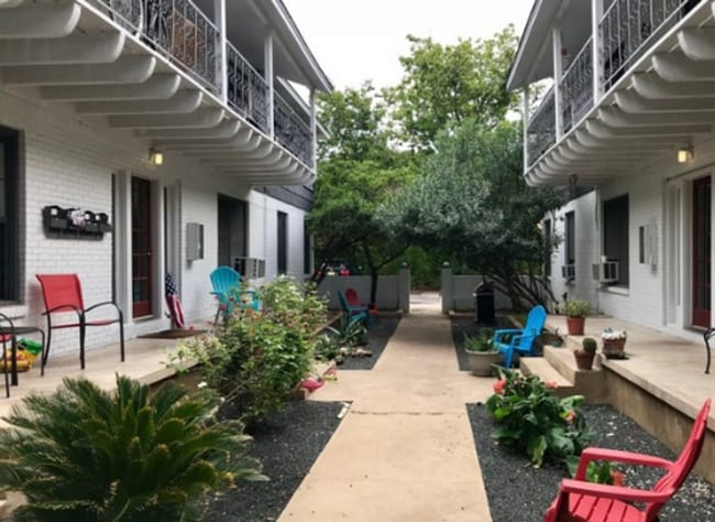 Building Photo - Charming 2-bedroom, 1-bathroom apartment!