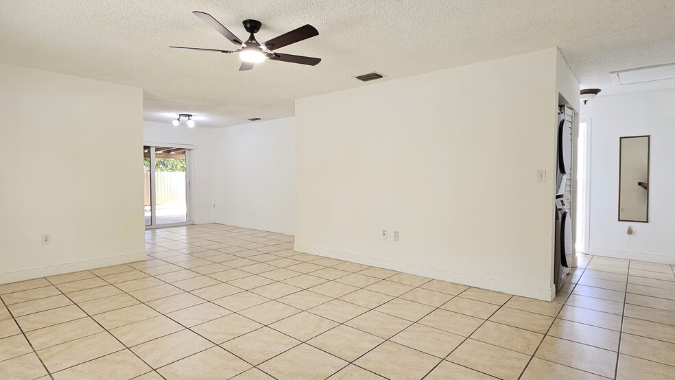Building Photo - 10611 SW 170th Ter