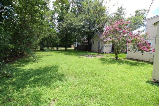 Building Photo - 1015 Milner Dr