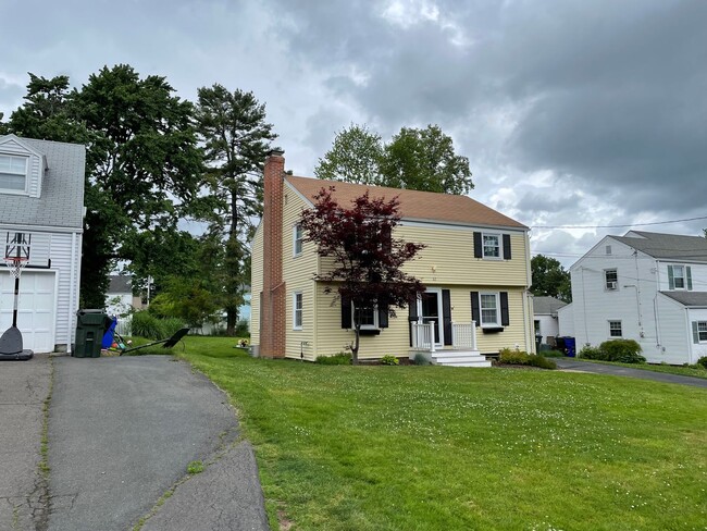 Building Photo - The WeHa Pottery Barn House