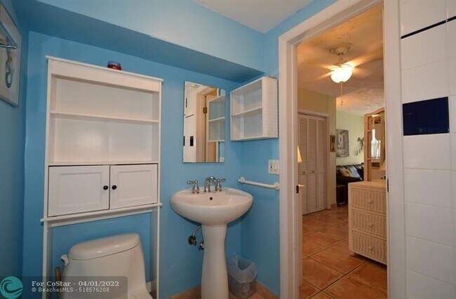 Building Photo - 4228 N Ocean Dr