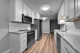 Building Photo - 20333 Detroit Rd