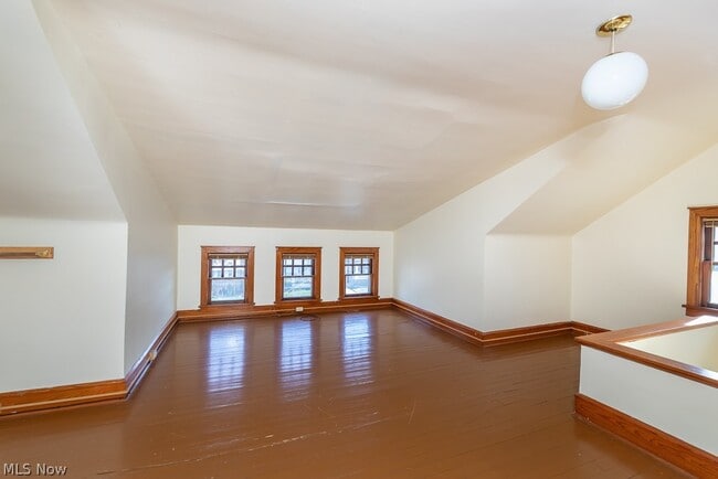 Building Photo - 1252 Summit Ave