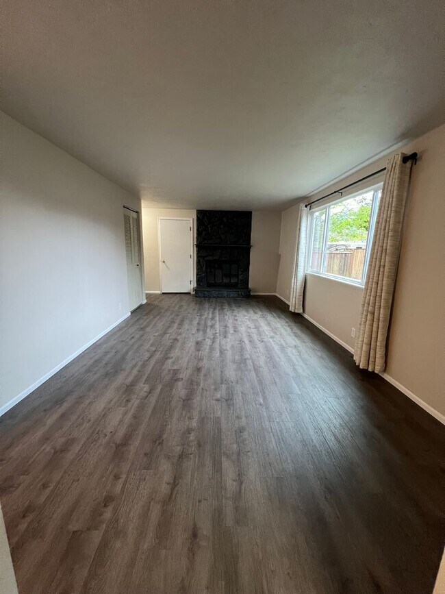 Building Photo - 6884 G St