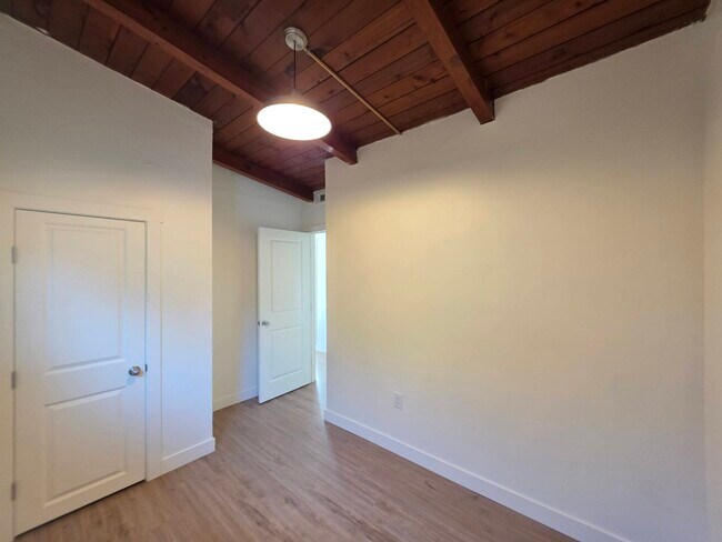 Building Photo - 2021 N Rd 48