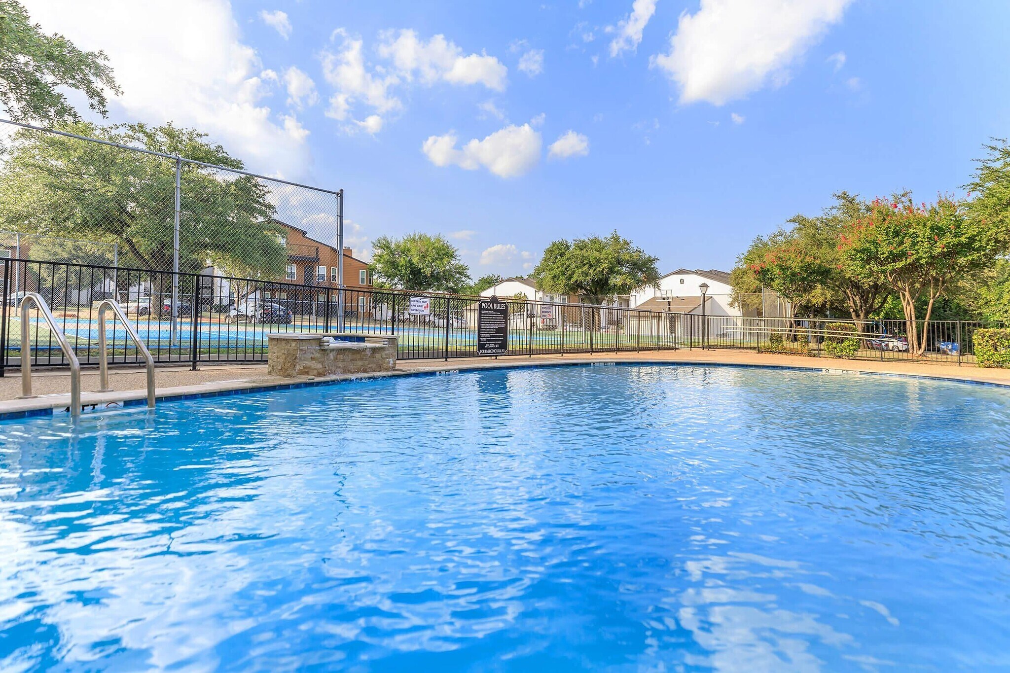 Building Photo - 1225 E Pleasant Run Rd