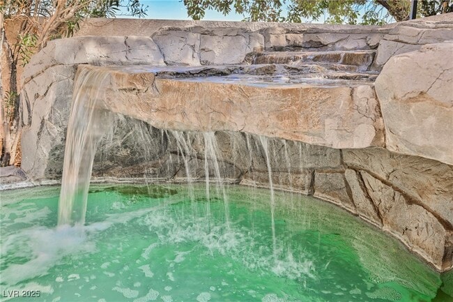 Building Photo - 138 Cam Capri