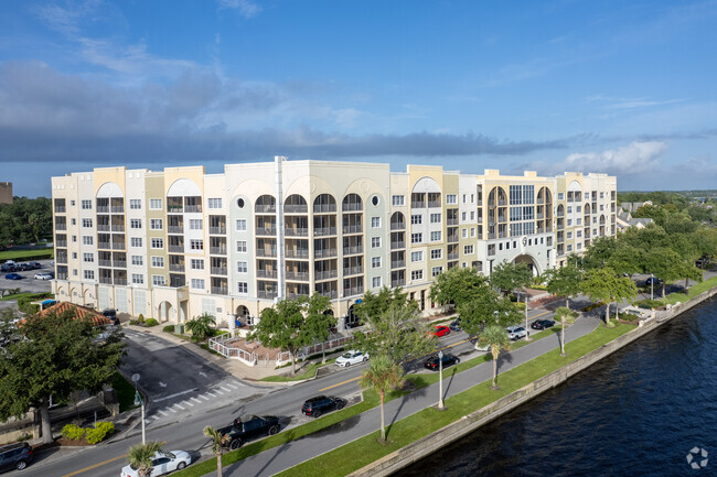 Building Photo - Gateway At Riverwalk