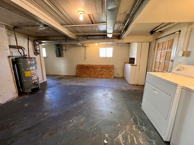 Building Photo - Charming Clinton Neighborhood Home 2 Bed 2 Bath — Close to Downtown & Division Street!