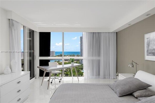 Building Photo - 3640 Yacht Club Dr