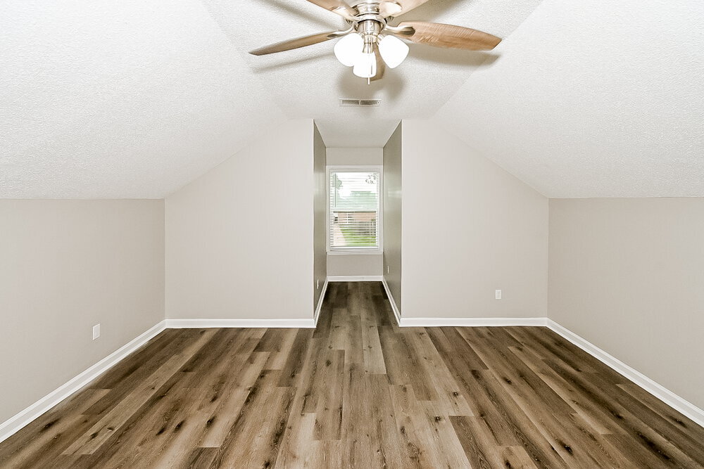 Building Photo - 8241 Meadow Vale Dr