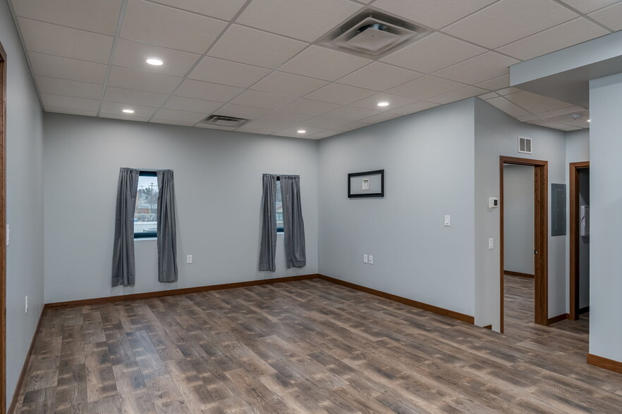 Family Room - 513 N Riverfront Dr