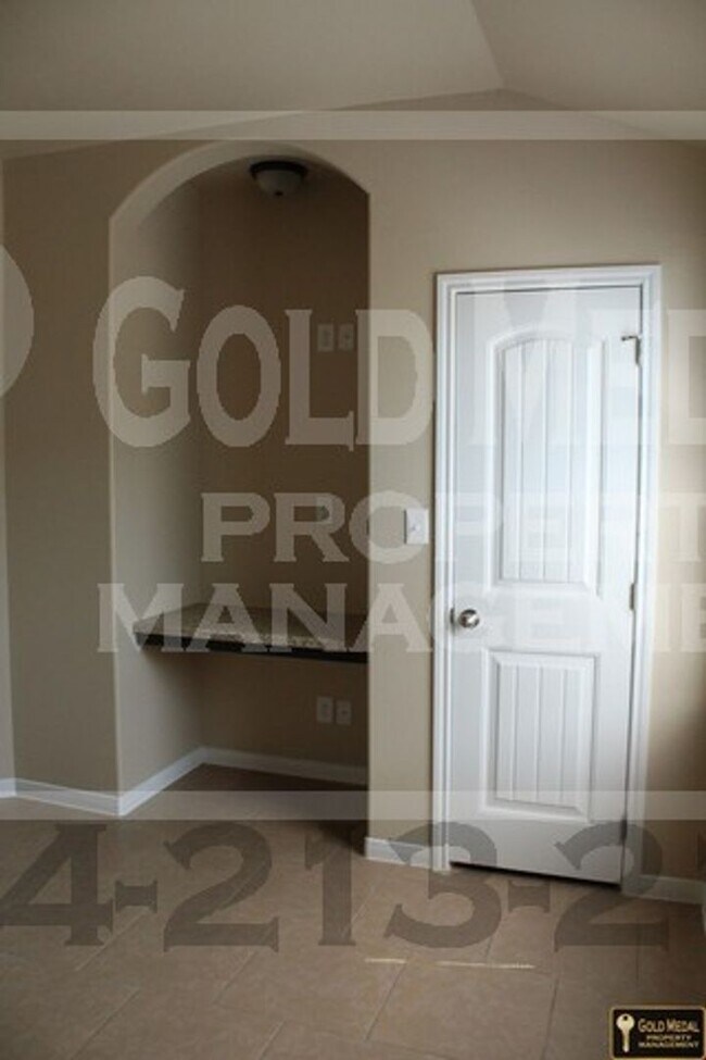 Building Photo - 4505 Cambridge Dr