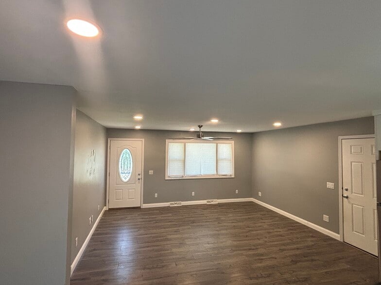 Building Photo - 603 Cherry Street Ct