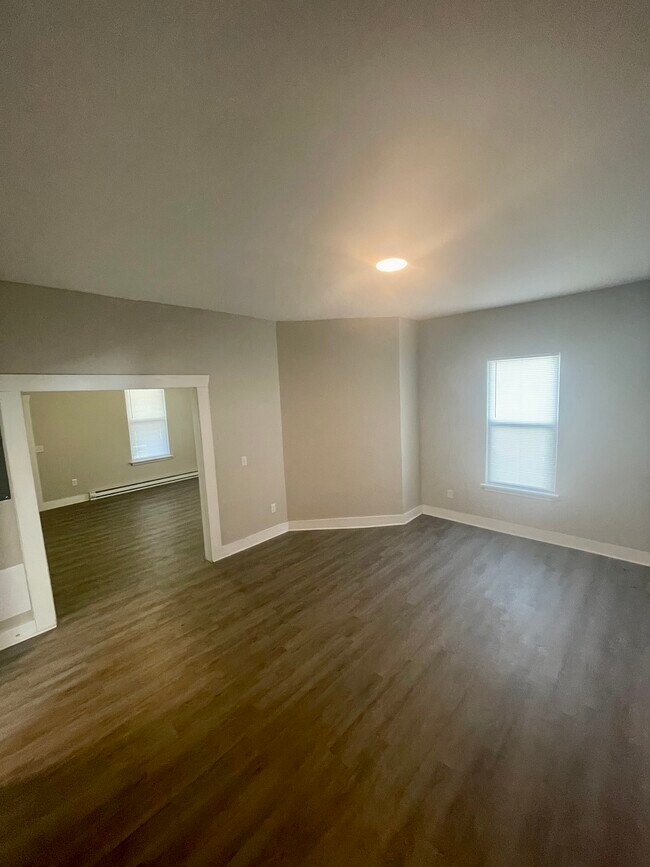 Building Photo - 119 S Pine St