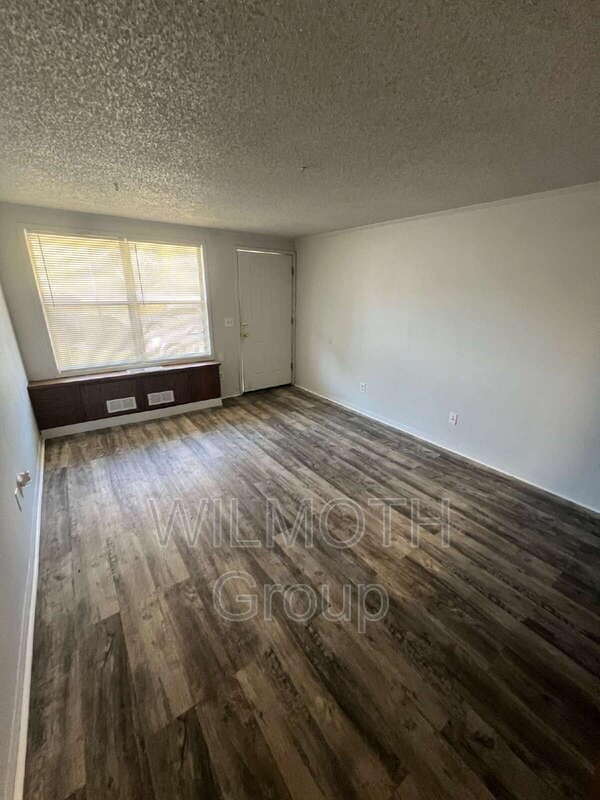 Building Photo - 2000 Indianapolis Rd