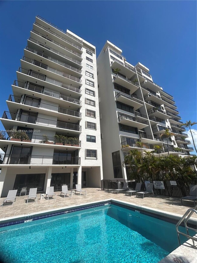 Building Photo - 801 N Venetian Dr