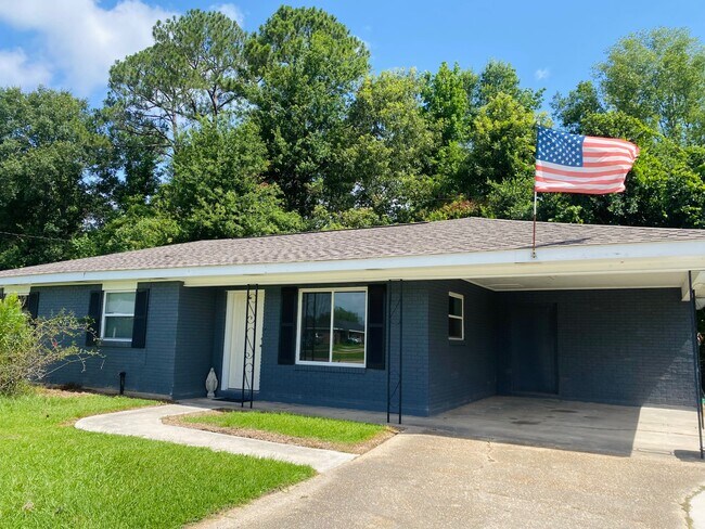Building Photo - 15135 Montecino Dr