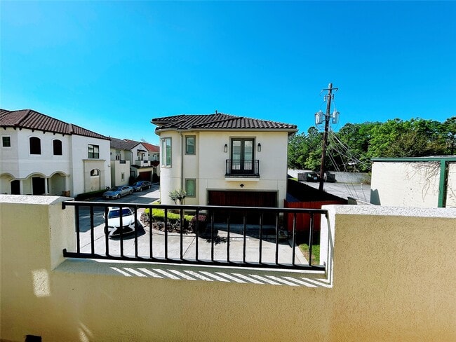 Building Photo - 939 Queen Annes Rd