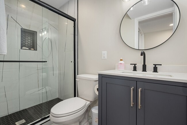 Building Photo - Bright & Immaculate 2 Bed · 3 Bath