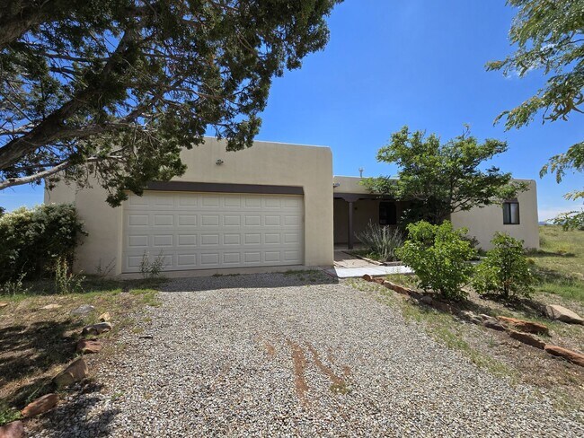 Building Photo - 19 Camerada Rd