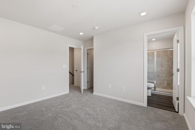 Building Photo - 105 Milburn Dr