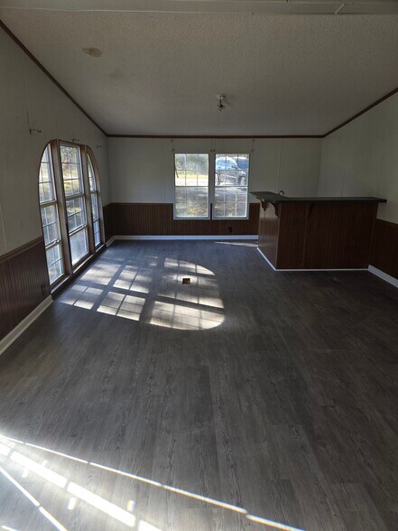 Building Photo - 467 Paul St